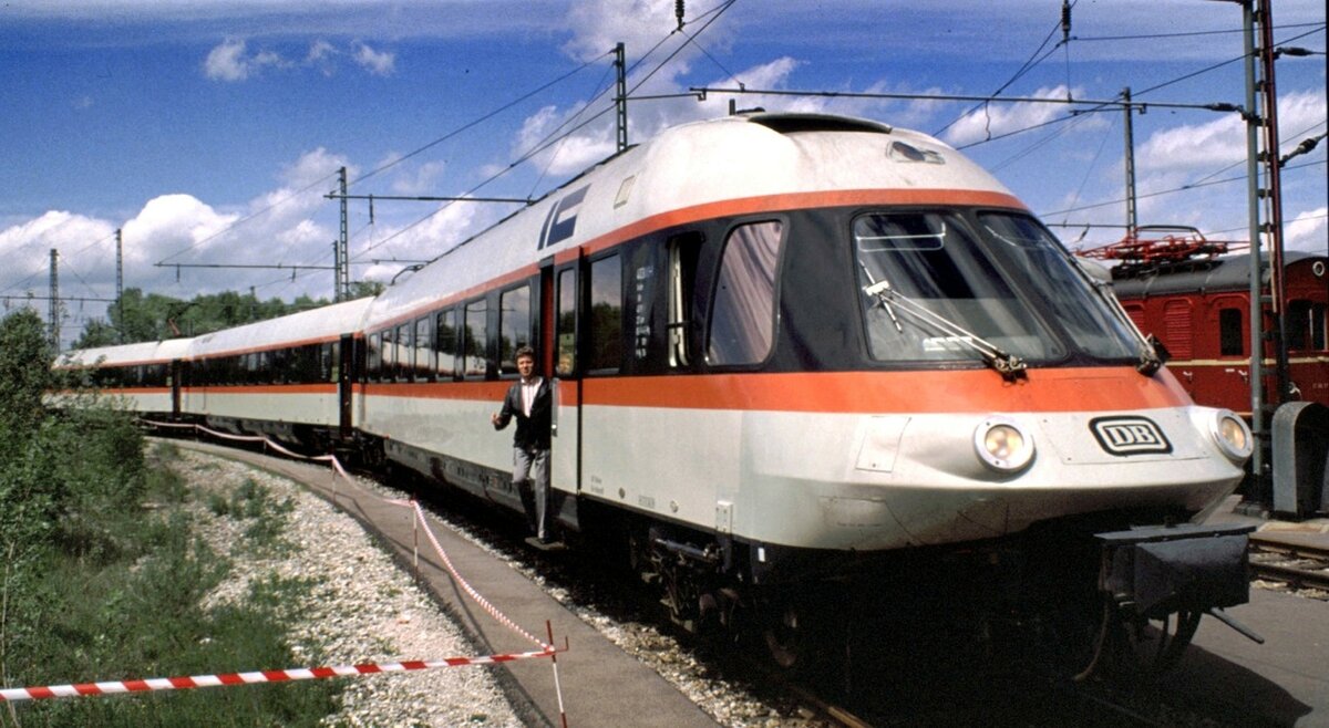 403 001-1 bei der Ausstellung 100 Jahre Elektrische Lokomotive in Mnchen Freimann am 25.05.1979.
