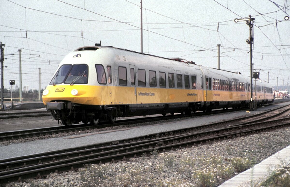 403 001-1 Lufthansa-Airport-Express bei der Parade 150 Jahre Deutsche Eisenbahn in Nürnberg Langwasser am 14.09.1985.