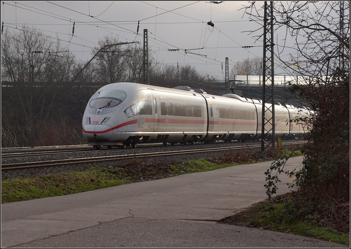 406 086  Schwäbisch Hall  auf dem Weg nach Basel. Müllheim, Dezember 2018.