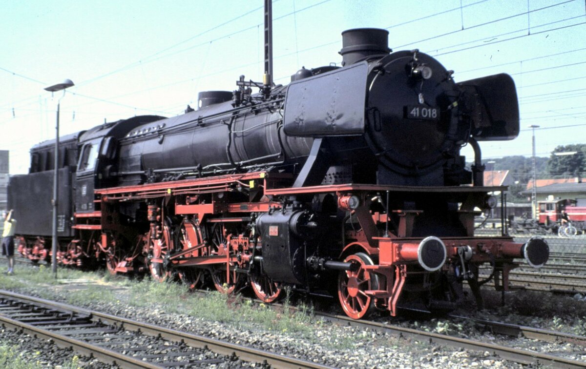 41 018 in Nördlingen im Juli 1994.