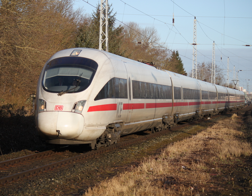 411 030-0  Jena  als ICE 1509(Warnemnde-Mnchen)bei der Durchfahrt um 08:26 Uhr im Haltepunkt Rostock-Bramow.28.02.2015
