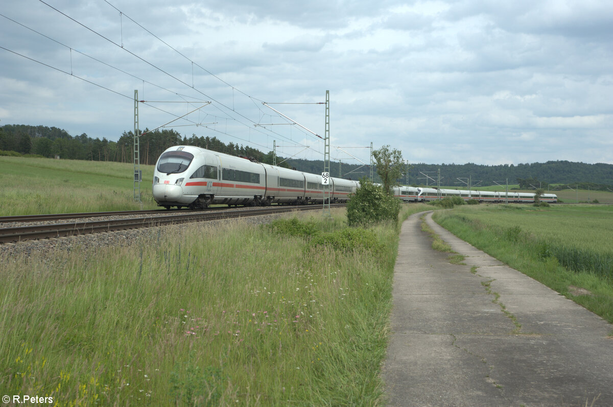 411 074  Hansestadt Warburg  + 411 009 als ICE 92 Wien - Hamburg bei Oberdachstetten. 08.06.24