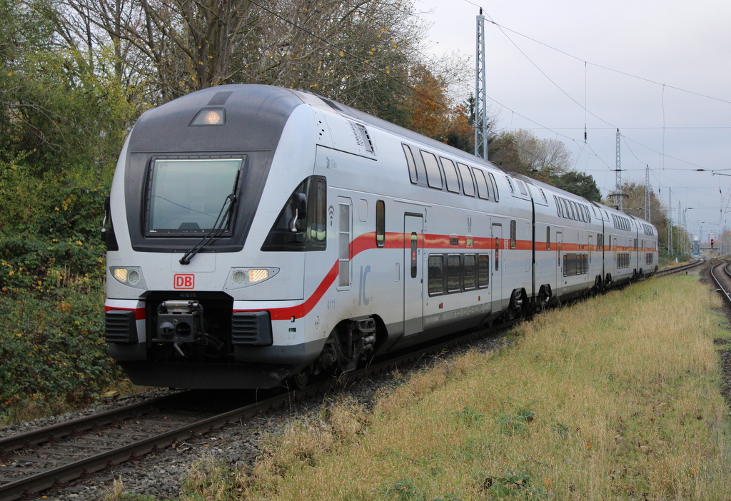 4110 111  Gäu  als IC 2271(Warnemünde-Dresden)bei der Durchfahrt in Rostock-Bramow.12.11.2021