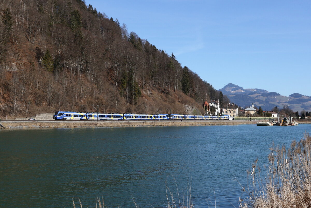 430 013 und 430 001 aus Rosenheim kommend am 5. Mrz 2025 kurz vor Kufstein.
