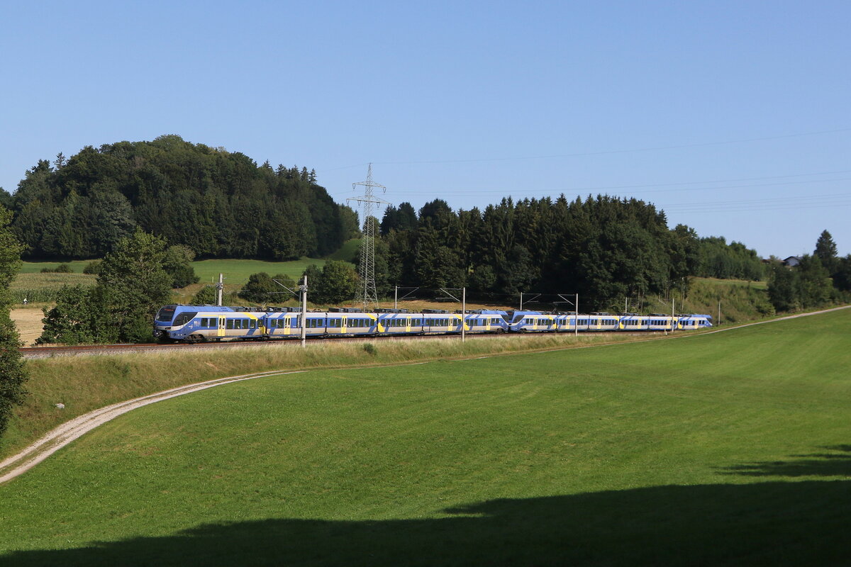 430 014 und 430 006 waren am 19. August 2025 bei Vachendorf auf dem Weg nach Mnchen.