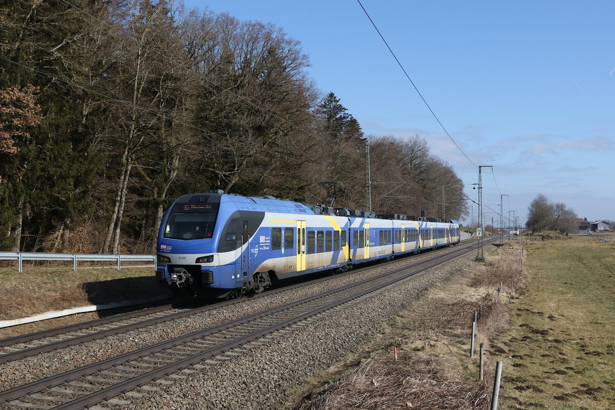 430 018 war am 20. Februar 2025 bei Hufschlag in Richtung Rosenheim unterwegs.
