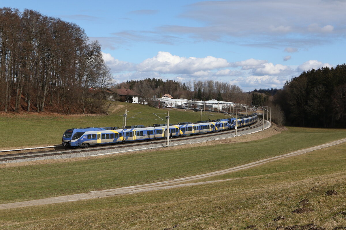 430 020 und 430 017 waren am 27. Februar 2025 bei Axdorf auf dem Weg nach Mnchen.