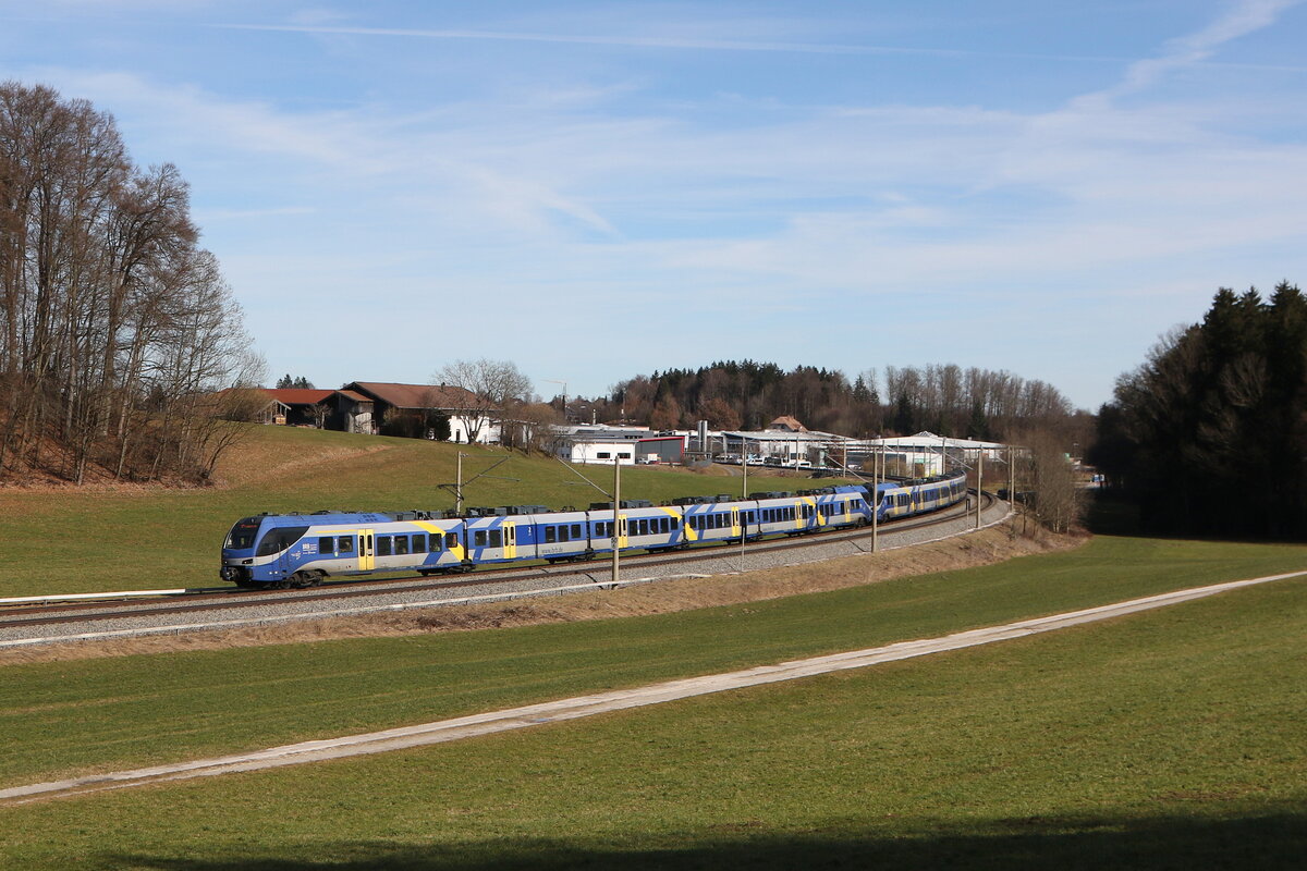 430 021 und 430 015 waren am 26. Februar 2026 bei Axdorf im Chiemgau auf dem Weg nach M�nchen.