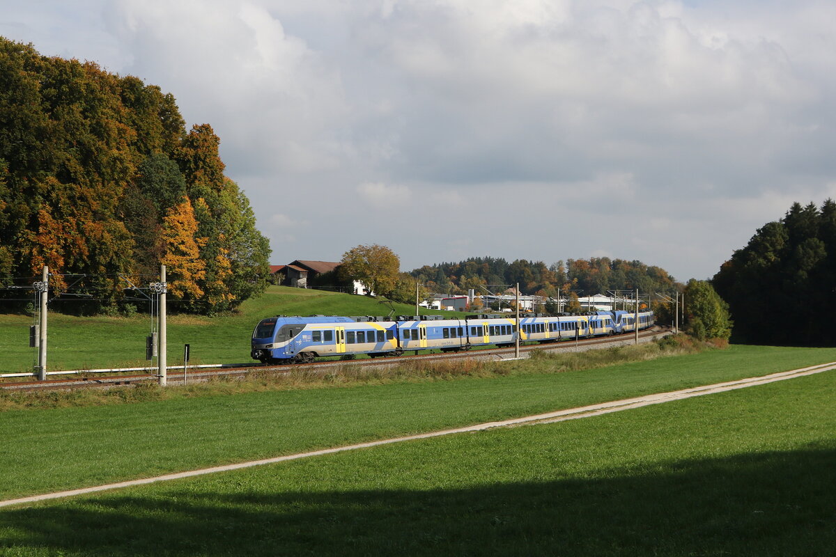 430 022 und 430 003 auf dem Weg nach Mnchen. Aufgenommen am 15. Oktober 2025 bei Axdorf.