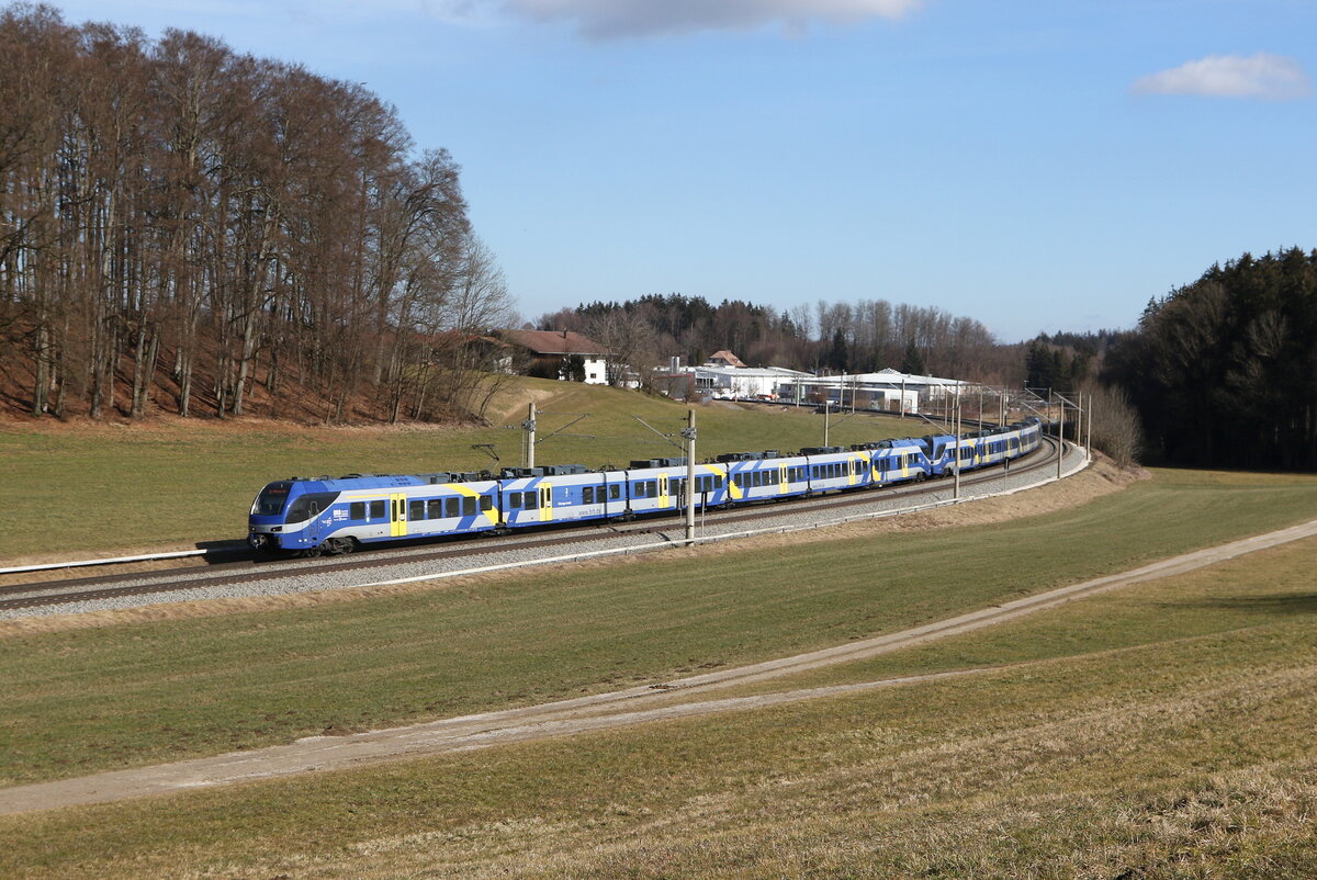 430 023 und 430 011 waren am 24. Februar 2025 bei Axdorf auf dem Weg nach Mnchen.