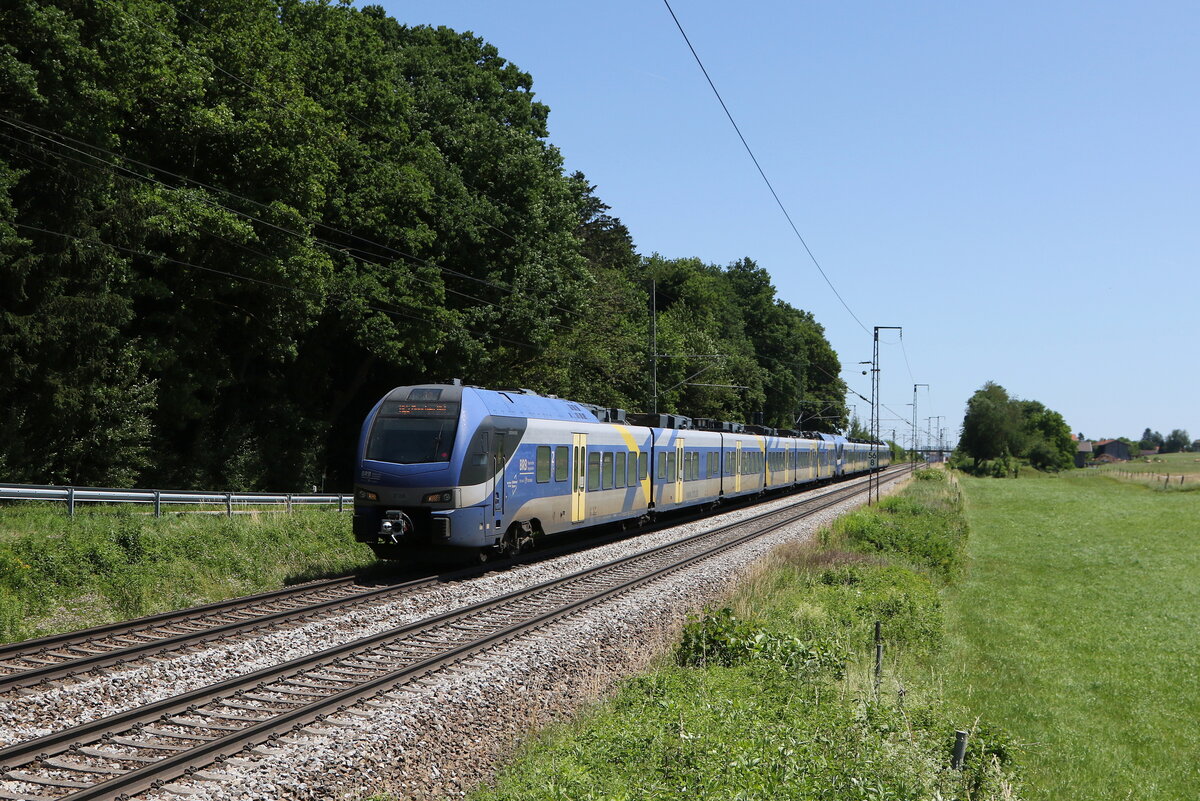 430 026 und 430 010 aus Salzburg kommend am 25. Juni 2025 bei Hufschlag.