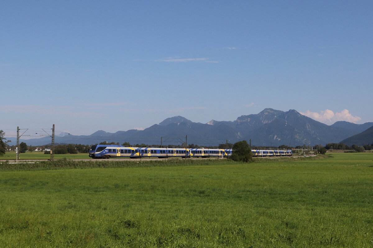 430 026 und 430 012 auf dem Weg nach Mnchen am 15. Juli 2024 bei Bernau am Chiemsee.