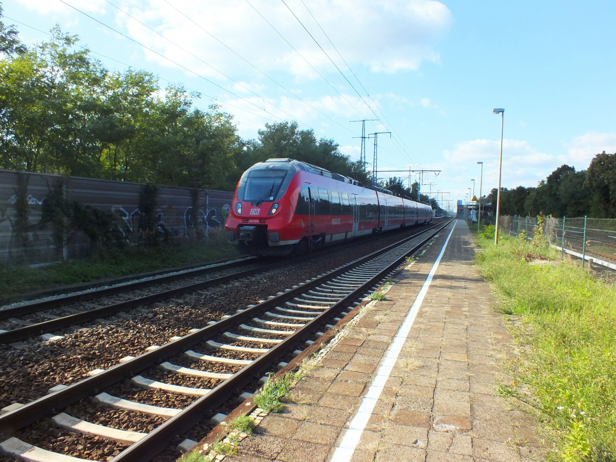 442 325 verl�sst am 2.10.13 Berlin-Karlshorst in Richtung Sch�nefeld.
RE7 -> W�nsdorf-Waldstadt