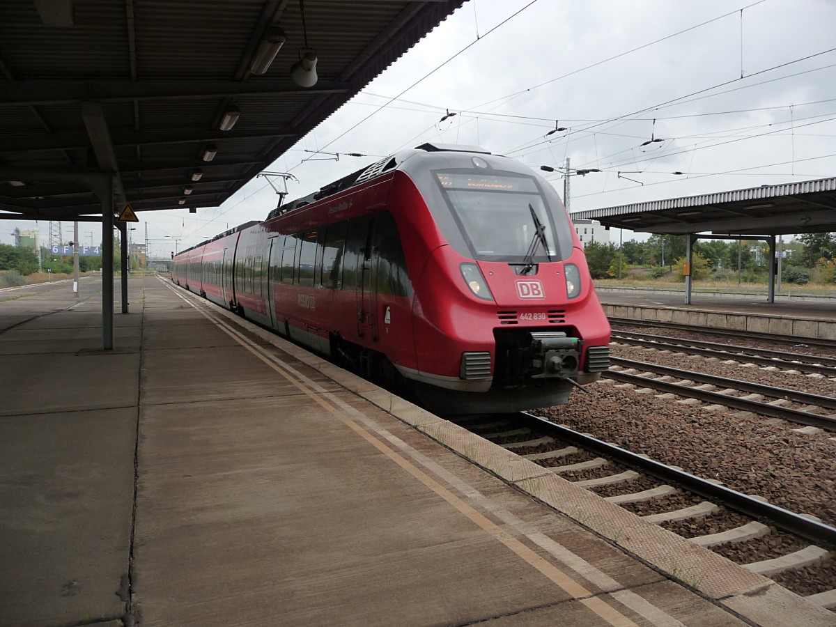 442 330  Dessau-Rosslau  f�hrt am 7.10.13 in den Bahnhof Berlin-Sch�nefeld Flughafen ein.
RE 7 -> W�nsdorf-Waldstadt