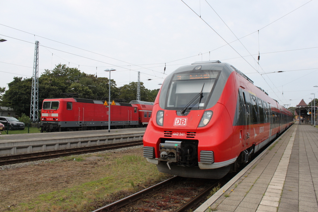 442 341 als S1 von Warnemnde nach Rostock Hbf bei der Ausfahrt im Bahnhof Warnemnde.16.08.2015