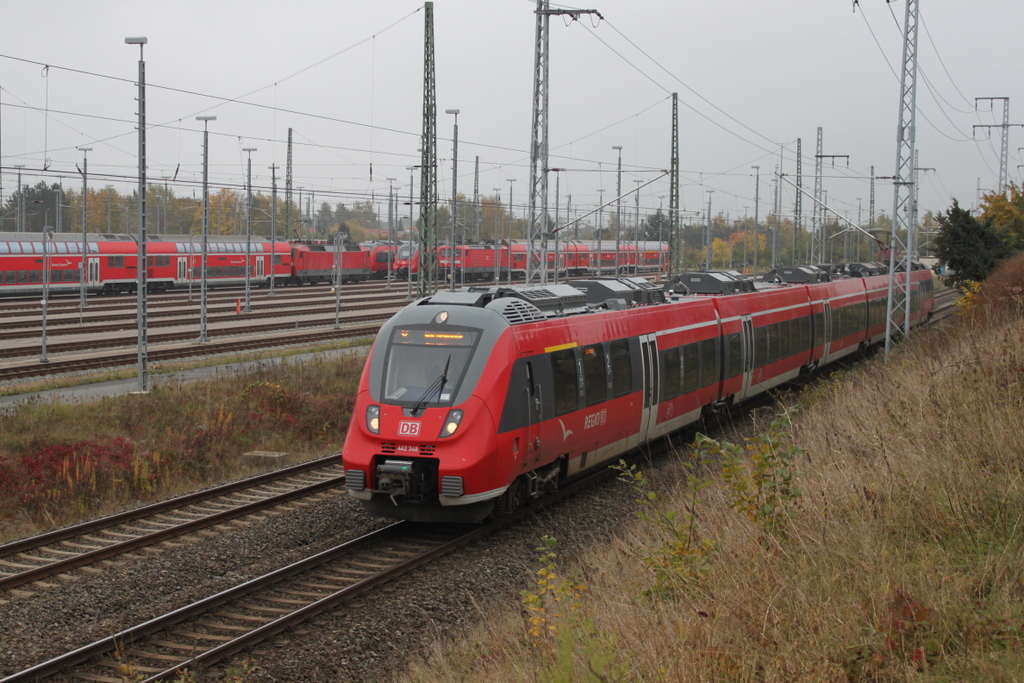 442 348 als S2(G�strow-Warnem�nde)bei der Einfahrt im Rostocker Hbf.21.10.2016