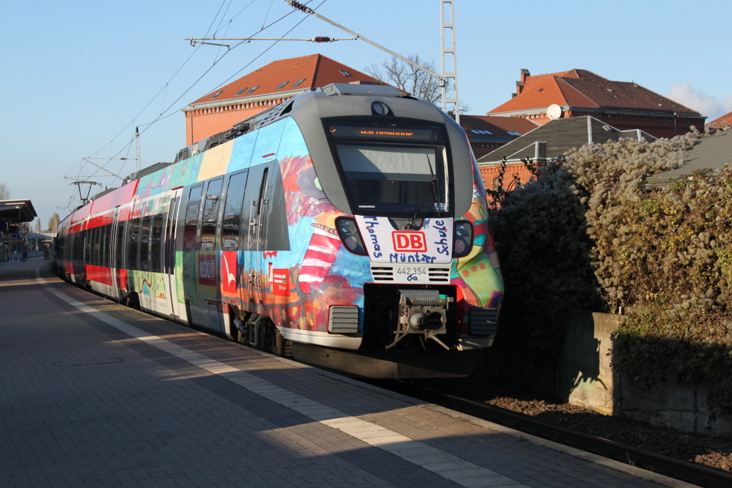 442 354 als S2(G�strow-Warnem�nde)bei der Ausfahrt im Haltepunkt Rostock-Parkstr.11.11.2016
