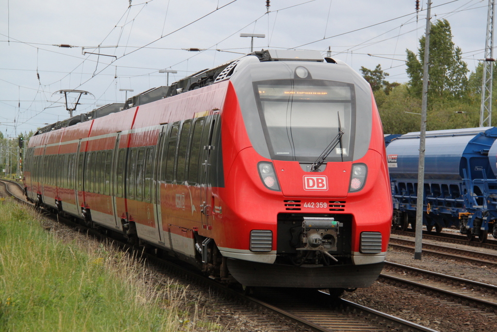 442 359 als S1(Rostock-Warnem�nde)bei der Ausfahrt im Haltepunkt Rostock-Bramow.18.09.2016
