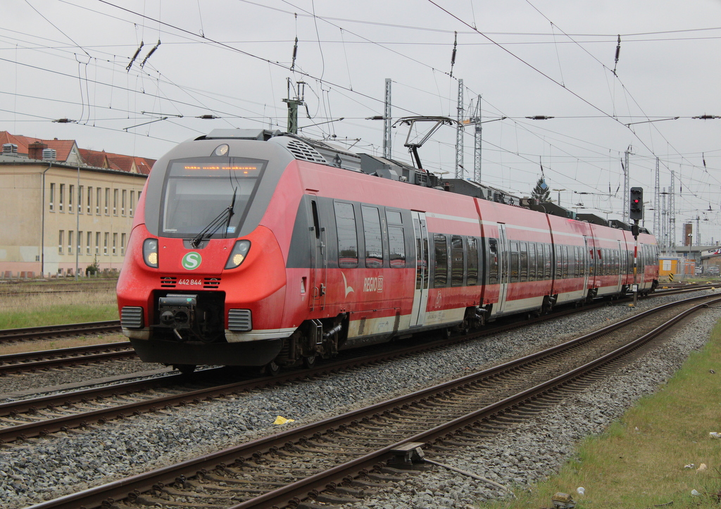 442 844 als S2(Güstrow-Rostock)bei der Einfahrt im Rostocker Hbf.11.04.2025