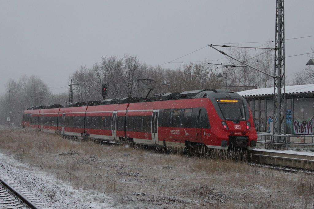 442 857 als S1 von Rostock Hbf nach Warnem�nde Werft bei der Ausfahrt im Haltepunkt Rostock L�tten-Klein.16.01.2016