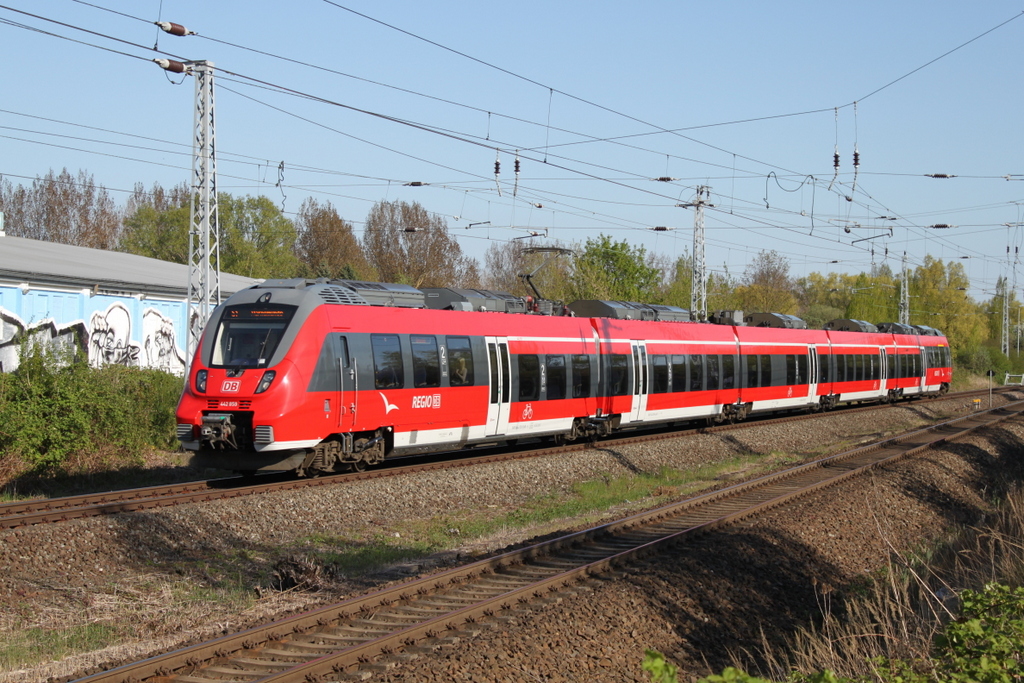 442 859 als S1(Rostock-Warnem�nde)bei der Einfahrt im Haltepunkt Rostock-Marienehe.07.05.2016