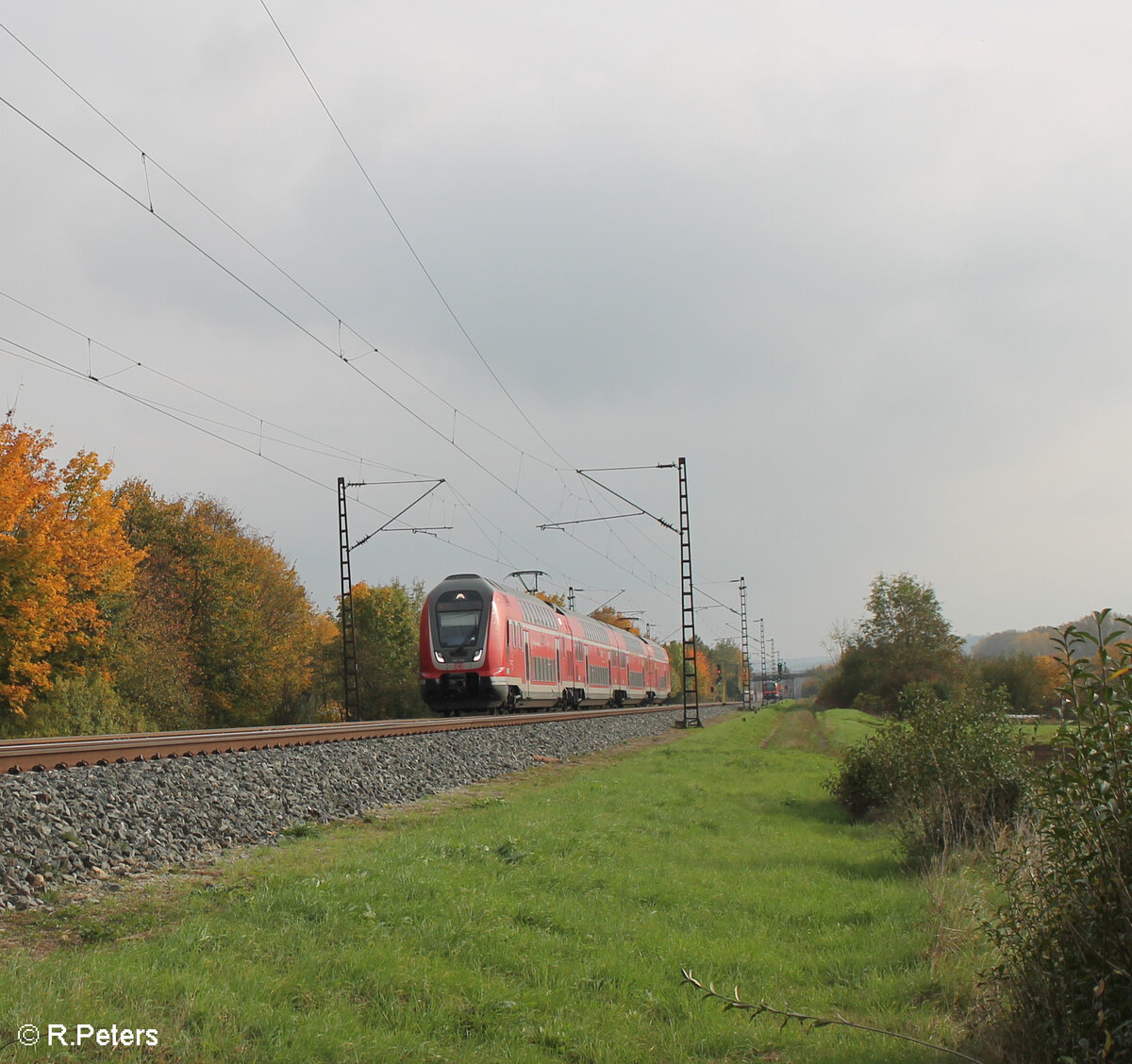 445 044 als RE 4622 Würzburg - Frankfurt/Main bei Thüngersheim. 20.10.24