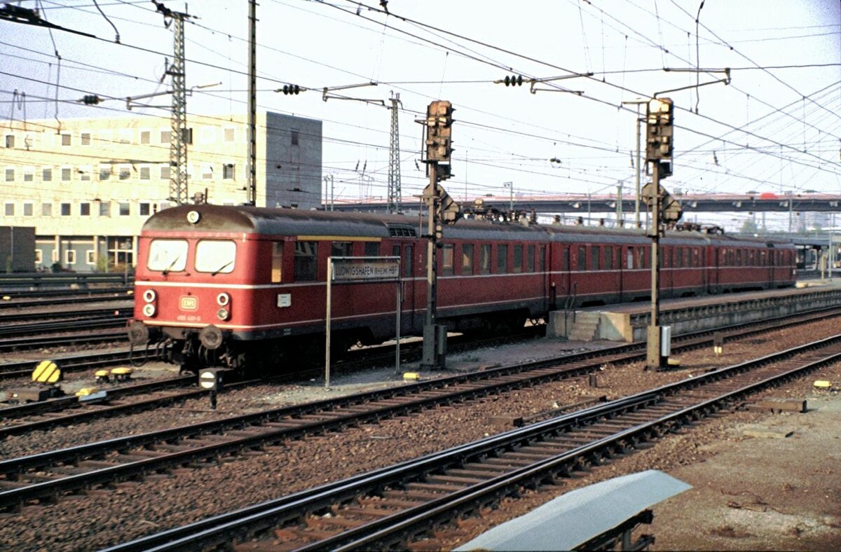 455 101-6 in Ludwigshafen am 28.10.1983.