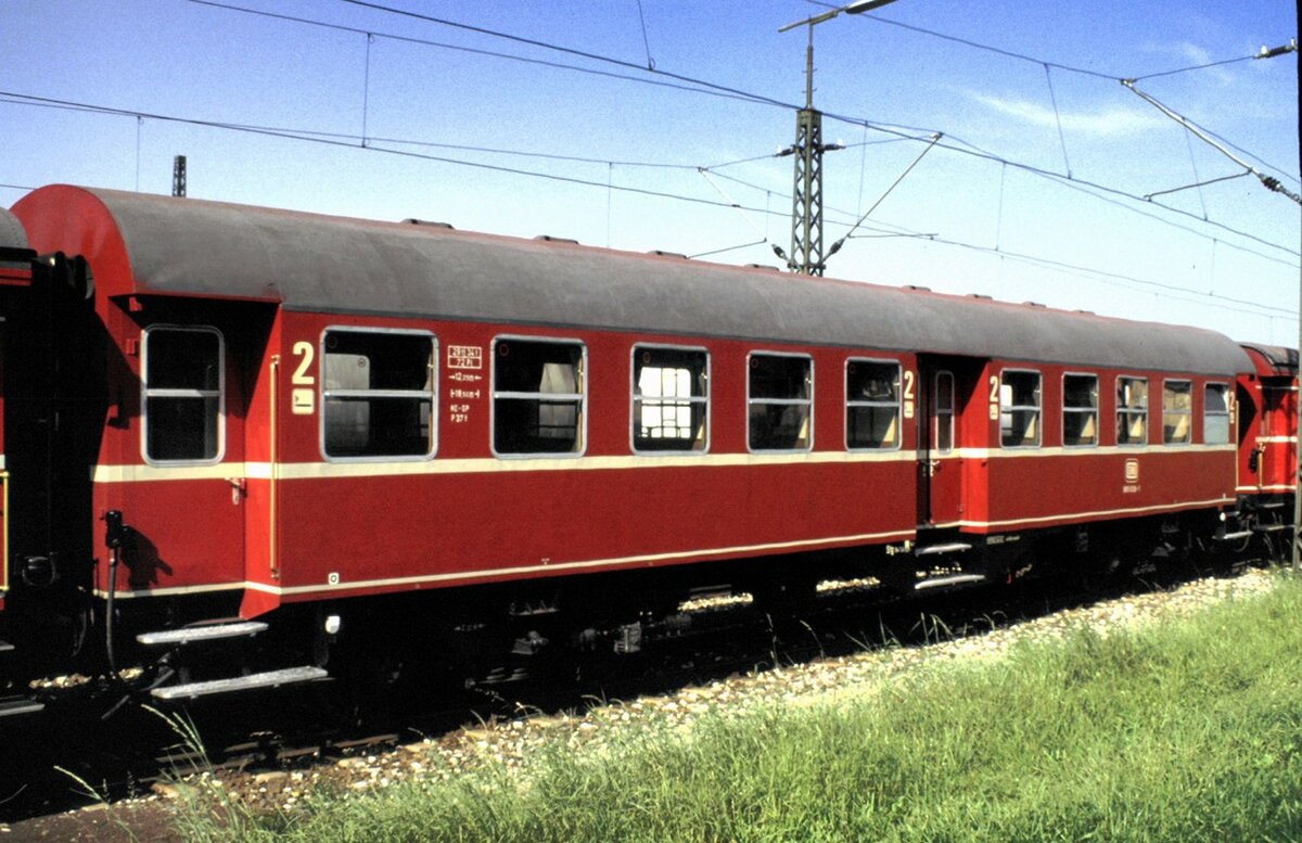 465 006-5 mit Verlängerung um einen ehemaligen Umbauwagen B4yg 865 606-8, der ehemals S-Bahn Stuttgart in Amstetten am 14.09.1987.