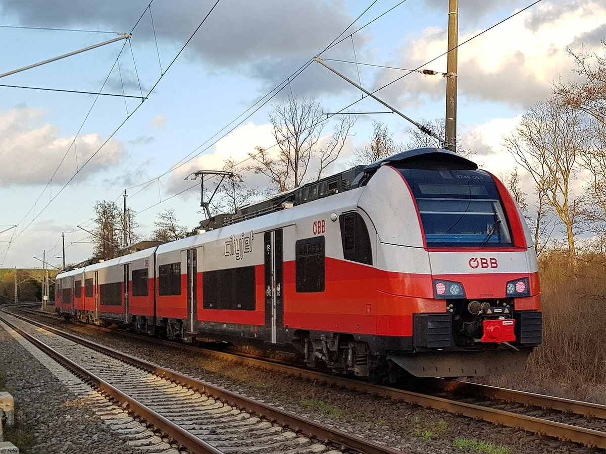 4746 053 der ÖBB (verliehen an ODEG) in der Nähe von Bergen/Rügen.