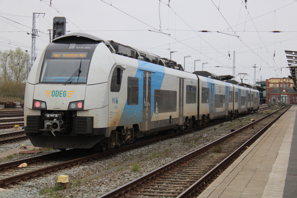 4746 804 als RE9(Binz-Rostock)bei der Einfahrt im Rostocker Hbf.11.04.2025