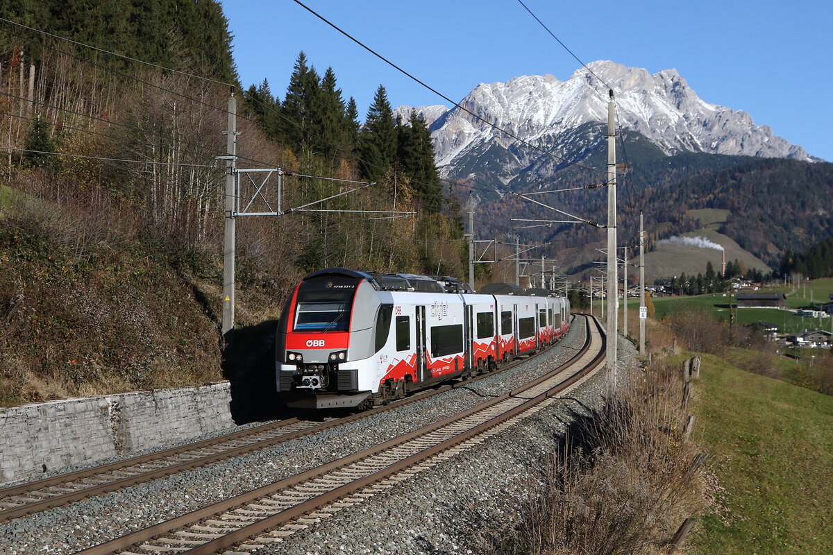 4748 031 aus Hochfilzen kommend am 5. November 2025 bei Pfaffenschwend.