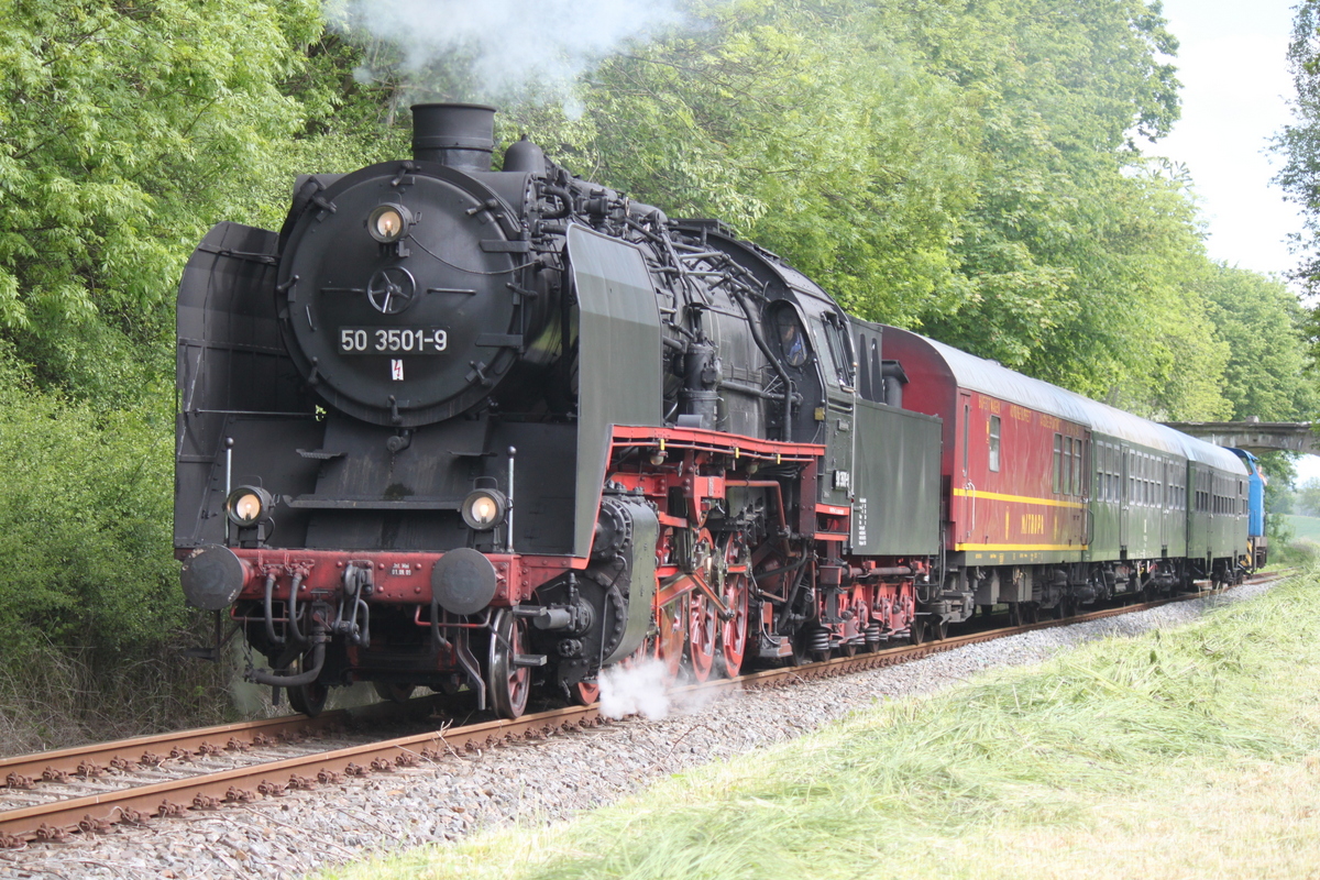 50 3501-9+346 001-6(hinten)mit PRE 81257 von Bergen auf R�gen bei der Einfahrt in Putbus.31.05.2015