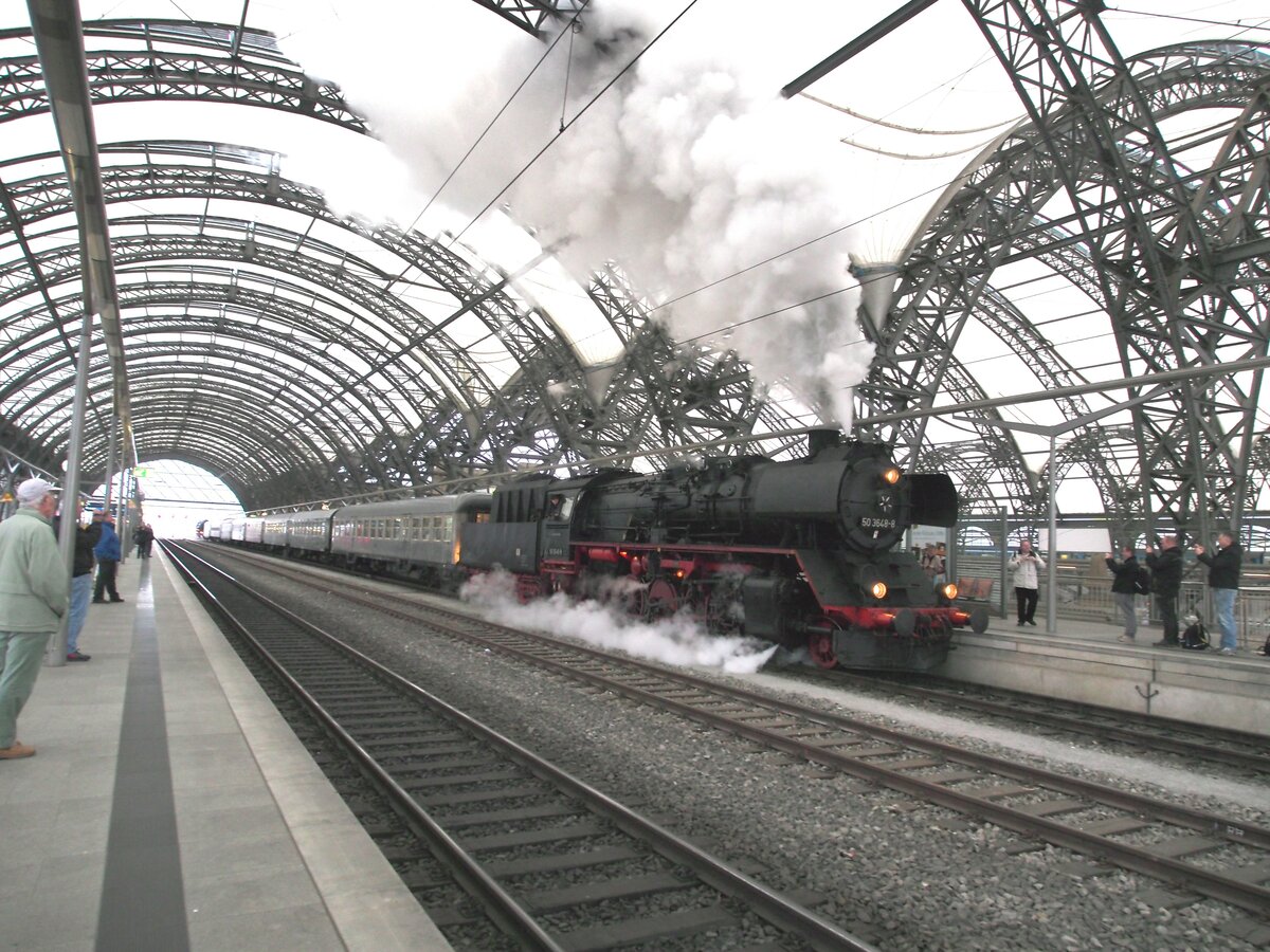 50 3648-8 mit Sonderzug im Hbf Dresden am 17.0.2016.