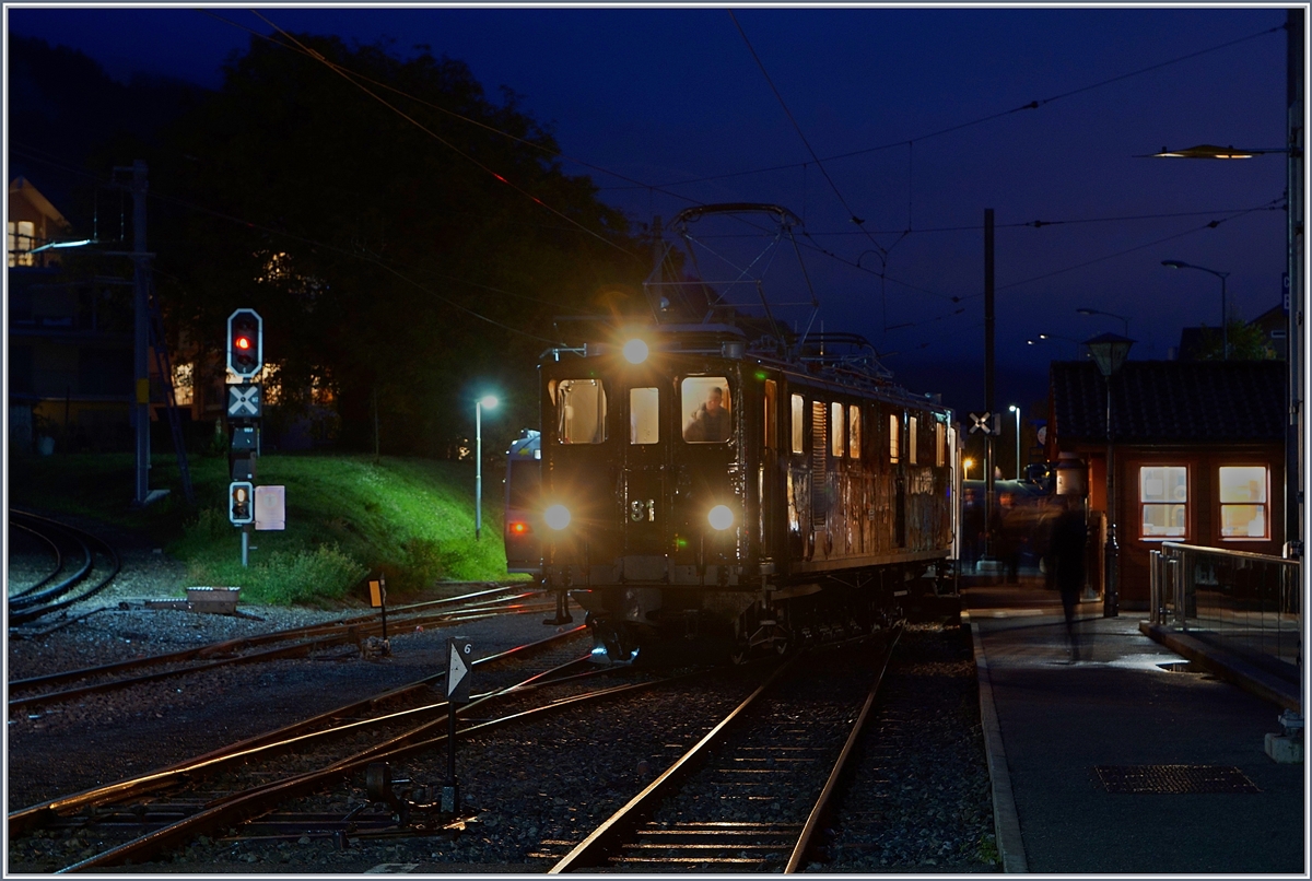 50 Jahre Blonay - Chamby - ein ussert vielfltiges und bestens gelungenes Jubilumsjahr findet mit diesem Bild sein Ende: Die Bernina-Bahn Ge 4/4 81 (ex RhB Ge 4/4 181 bzw. BB Ge 6/6) brachte den aller letzten Zug der Saison 2018 nach Blonay.

28. Okt. 2018

