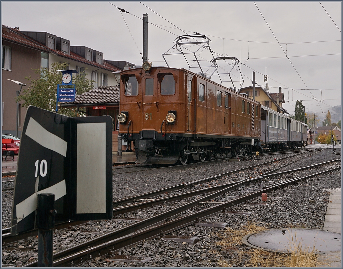 50 Jahre Blonay-Chamby Bahn - und zum Abschluss gab es noch einmal herrliche Moment, wie z.B. die BB Ge 4/4 81 mit dem perfekt passenden Reisezugwagen. Blonay, den 28. Okt. 2018 