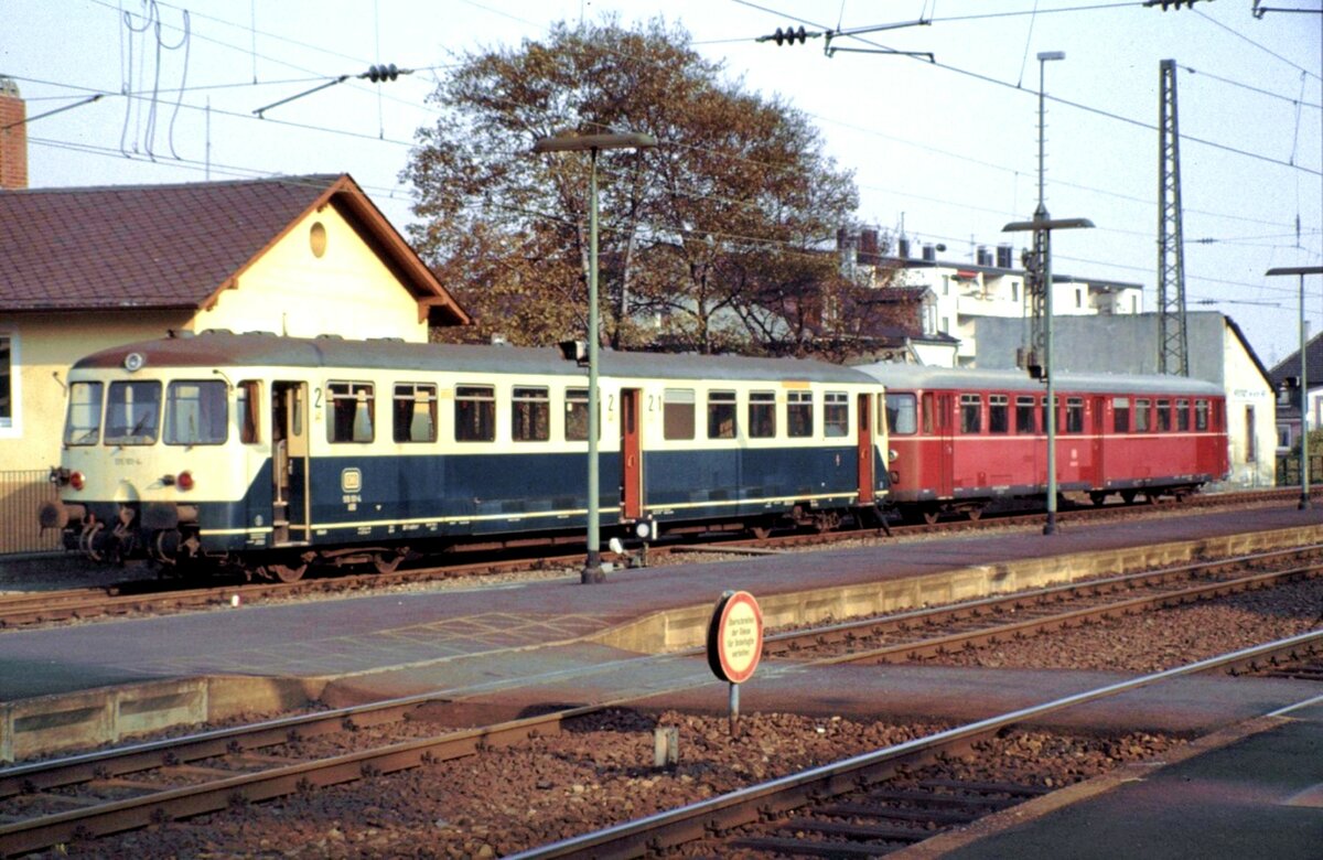515 101-4 mit 815 639-0 in Neustadt/Weinstraße am 28.10.1983.