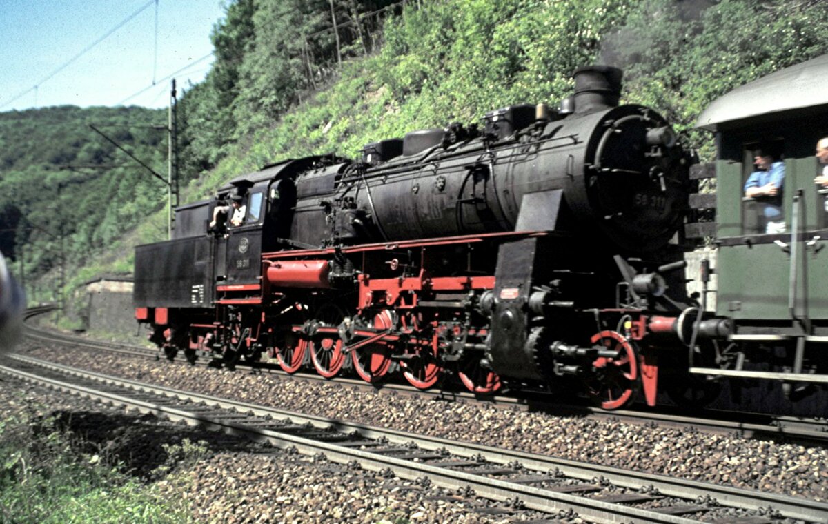 58 311 auf der Geislinger Steige am 15.06.1996.