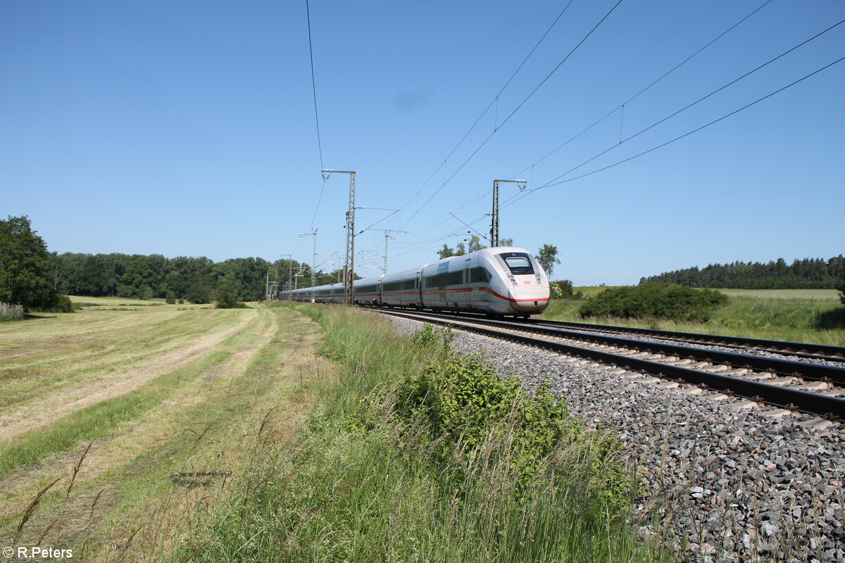 5812 085  Karriere Fernverkehr  als ICE 882 München - Hamburg bei Oberdachstetten. 08.06.24