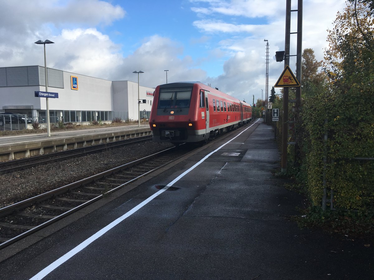 611 001 als Ire 3206 (Ulm hbf - Neustadt(Schwarz)) am 21.10.16 bei der Einfahrt in den Bahnhof Ehingen (Donau)