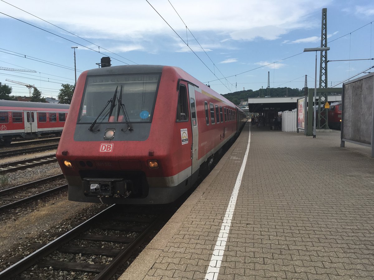 611 012 + 611 035 als Ire nach Basel abfahrbereit in Ulm Hbf im Juli 2017