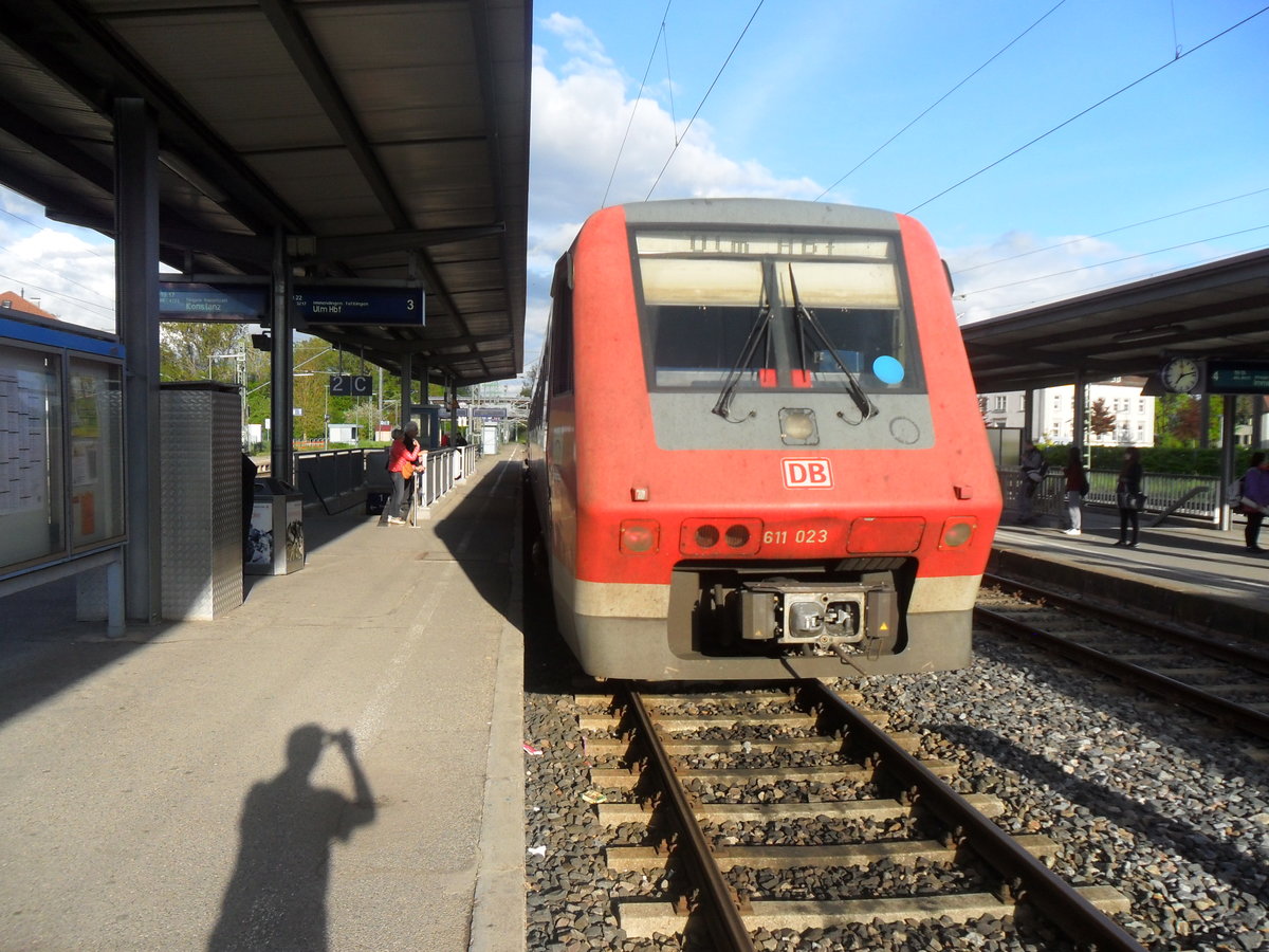 611 023 als Ire 3217 nach Ulm abfahrbereit in Donaueschingen.

April 2016