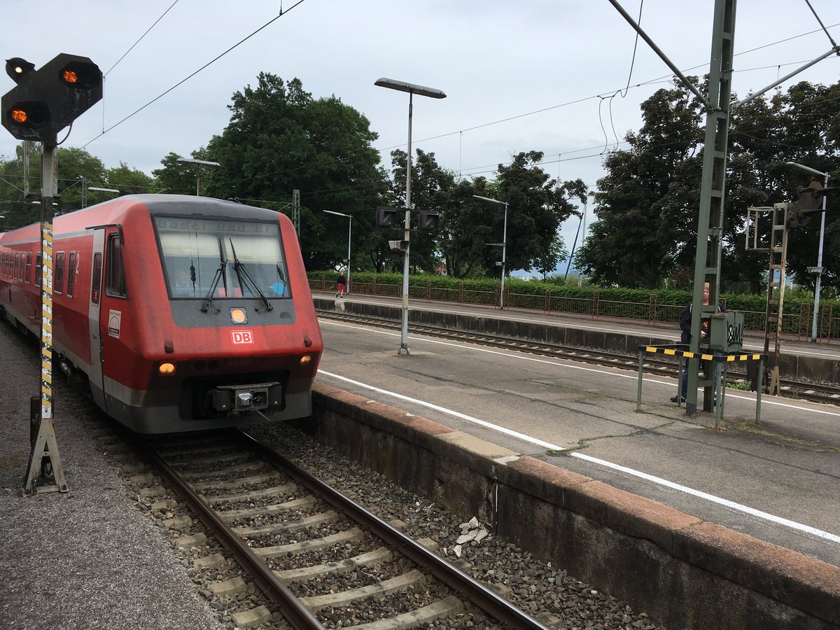 611 027 und 611 050 bei der Einfahrt in Radolfzell am 05.06.17 als IRE nach Rheinfelden (Baden).