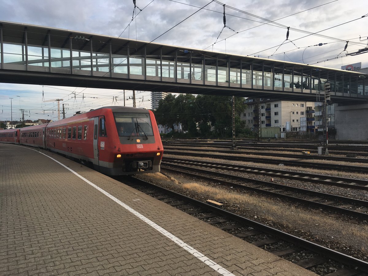 611 035 und ein weiterer 611 bei der Einfahrt in Ulm Hbf im Juli 2017