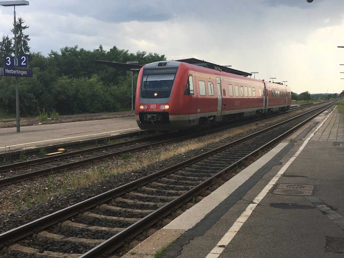 612 007 als Ire von Stuttgart nach Aulendorf im Juli 2017 in Herbertingen