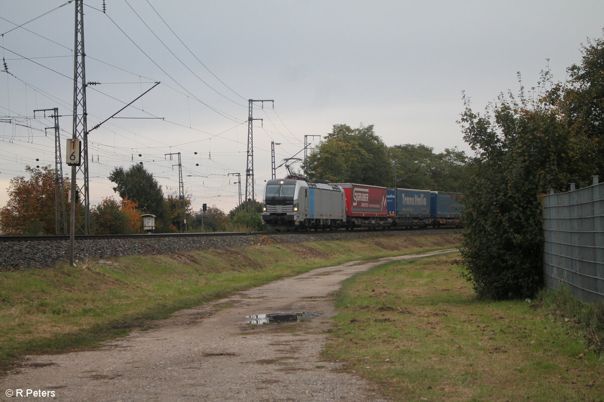 6193 132 zieht mit einem WEchselpritschenzug durch die Treuchtlinger Kurve in Nürnberg Hohe Marter. 18.10.24