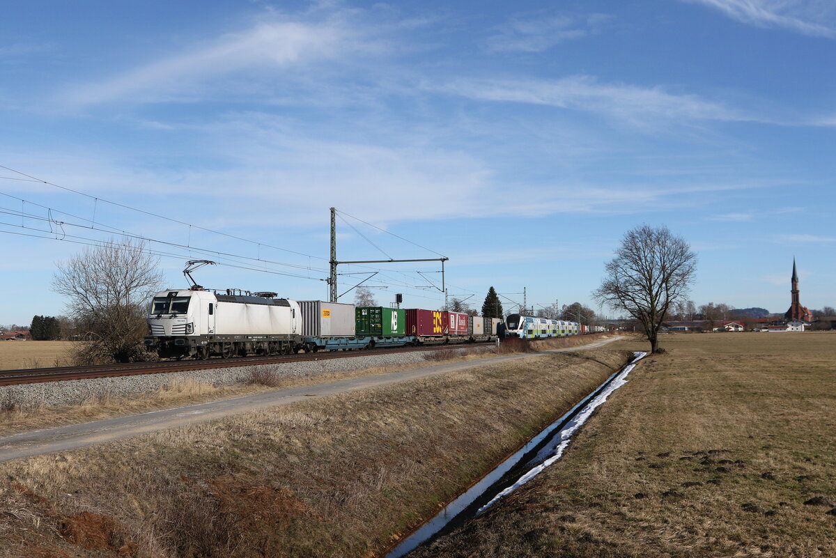 6193 434 mit einem  KLV  aus Salzburg kommend am 10. Februar 2026 bei �bersee am Chiemsee.