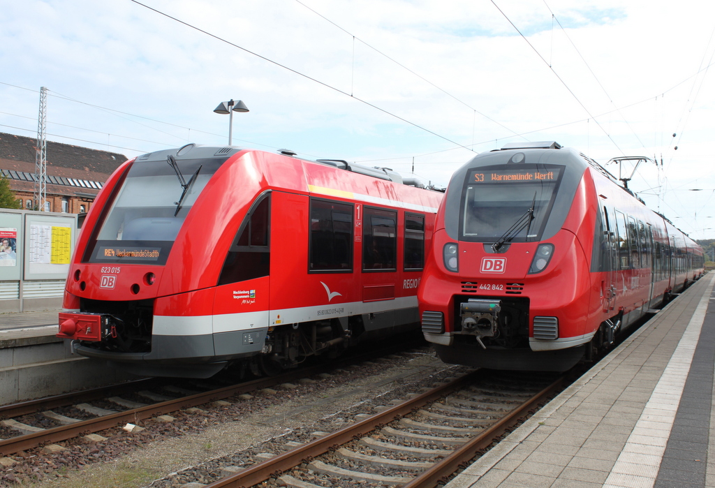 623 015-4 als RE4(RE 13211)von B�tzow nach Ueckerm�nde Stadthafen kurz vor der Ausfahrt im Bahnhof G�strow.09.10.2015