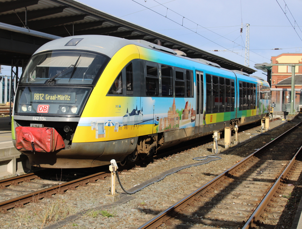 642 534 stand am Vormittag des 05.04.2025 im Rostocker Hbf.