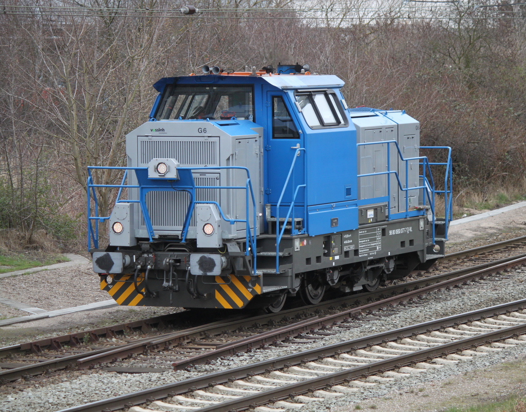 650 077-7 beim Rangieren am Mittag des 16.03.2019 in Rostock-Bramow.
