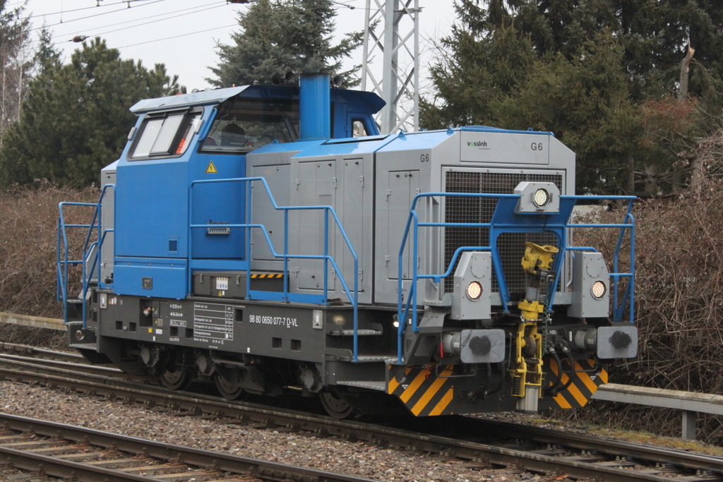 650 077-7 der Firma Vossloh Locomotives GmbH beim Rangieren in Rostock-Bramow.23.03.2018

Grüße gehen hierbei an die Rangierer von der G6